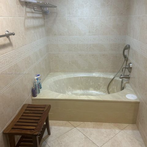 3100 NE 48th St 914, Fort Lauderdale, FL 33308