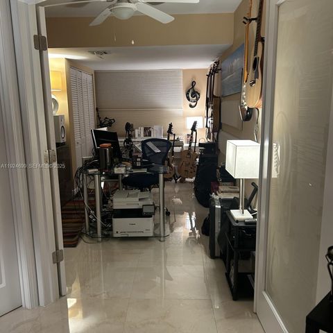 3100 NE 48th St 914, Fort Lauderdale, FL 33308