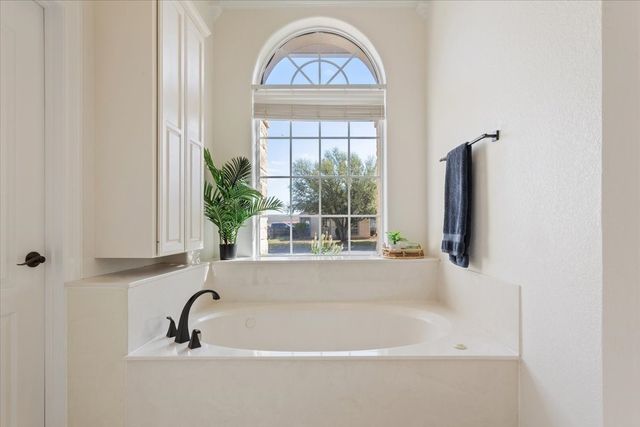 936 Queen Elizabeth Drive, Waco, TX 76657