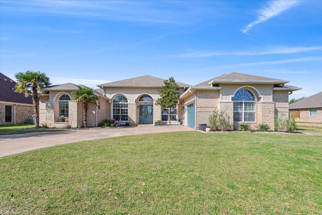 936 Queen Elizabeth Drive, Waco, TX 76657