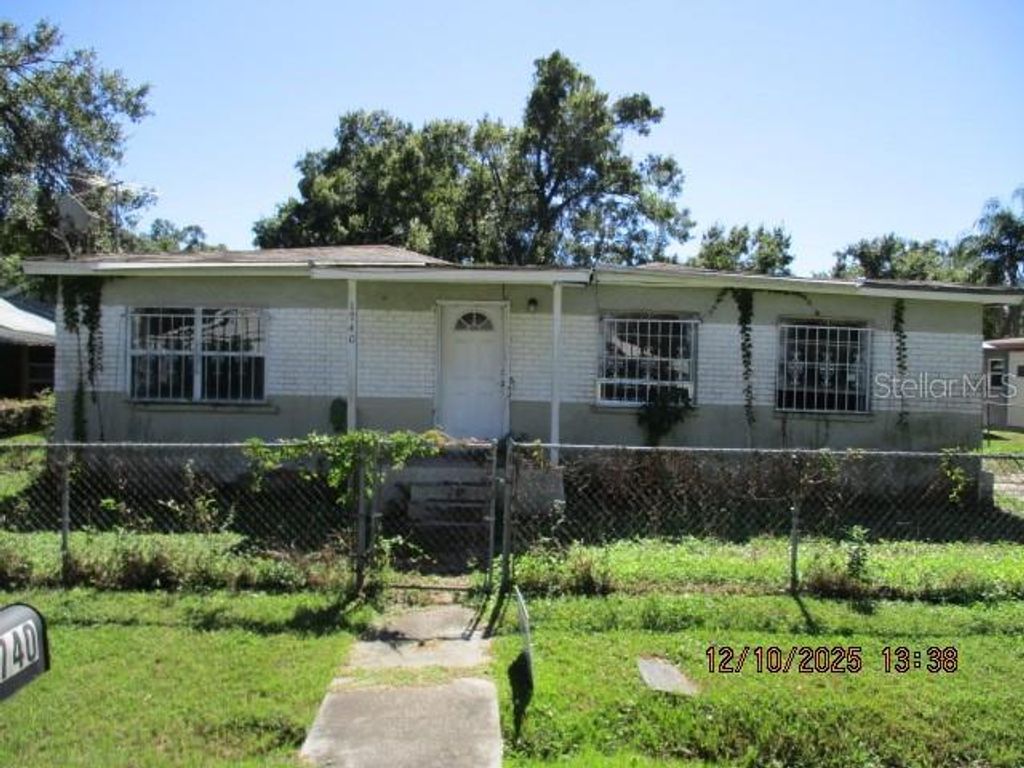 Image 1 of property listing at 1740 W POWHATAN AVENUE, Tampa, FL 33603