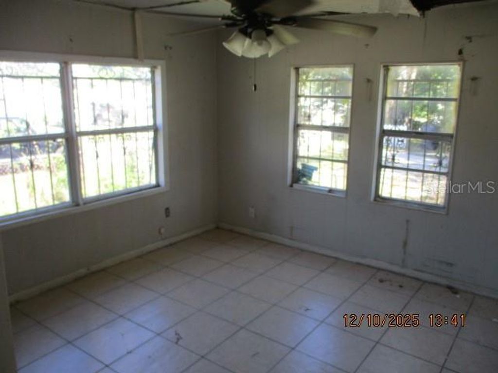 Image 10 of property listing at 1740 W POWHATAN AVENUE, Tampa, FL 33603