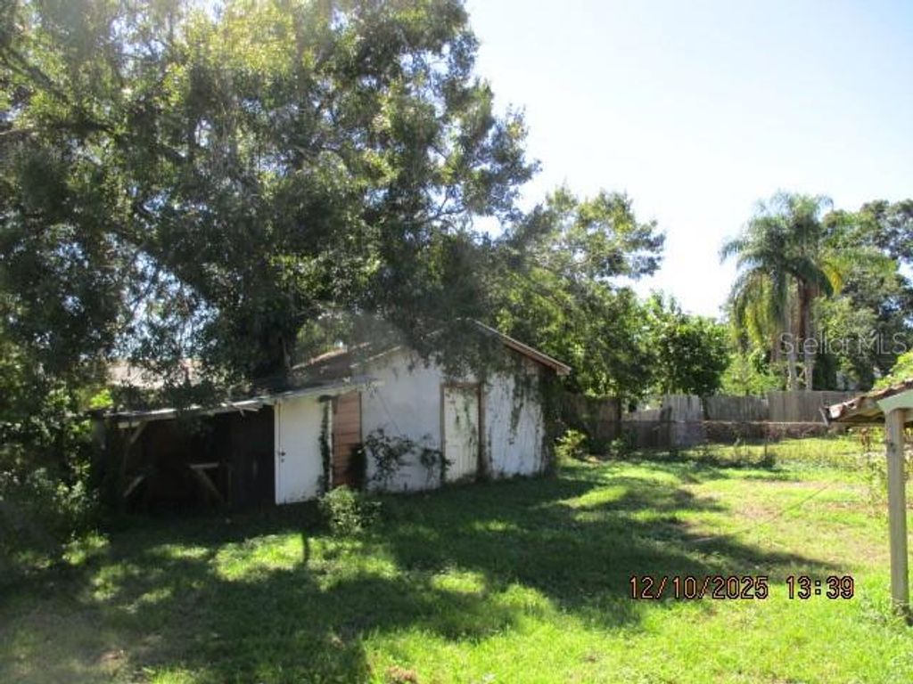 Image 3 of property listing at 1740 W POWHATAN AVENUE, Tampa, FL 33603