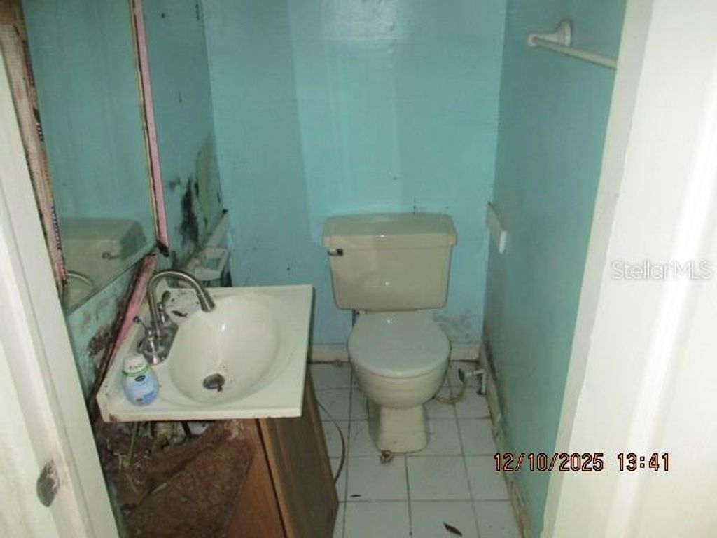 Image 7 of property listing at 1740 W POWHATAN AVENUE, Tampa, FL 33603