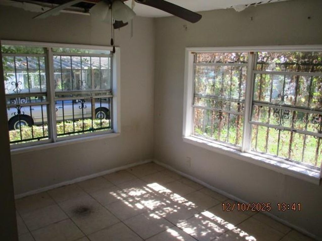 Image 9 of property listing at 1740 W POWHATAN AVENUE, Tampa, FL 33603