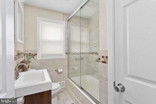 39 BENSON LN, Hamilton, NJ 08610