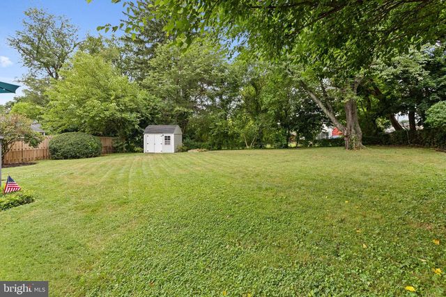 39 BENSON LN, Hamilton, NJ 08610