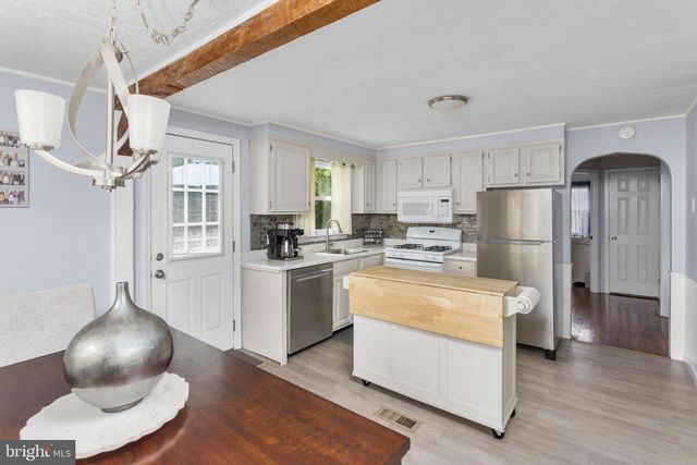 39 BENSON LN, Hamilton, NJ 08610