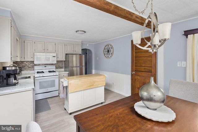 39 BENSON LN, Hamilton, NJ 08610