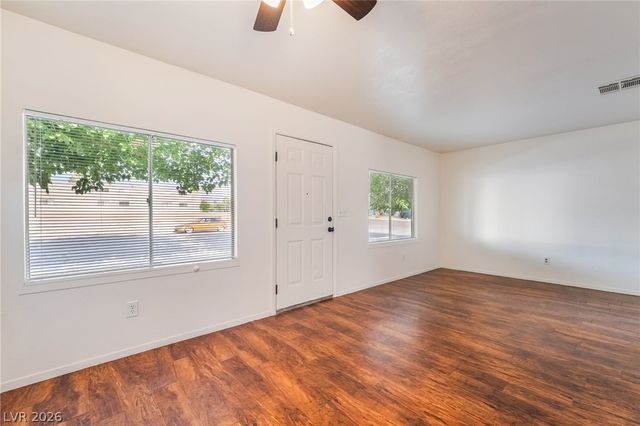 1611 East HARMON Avenue 3, Las Vegas, NV 89119