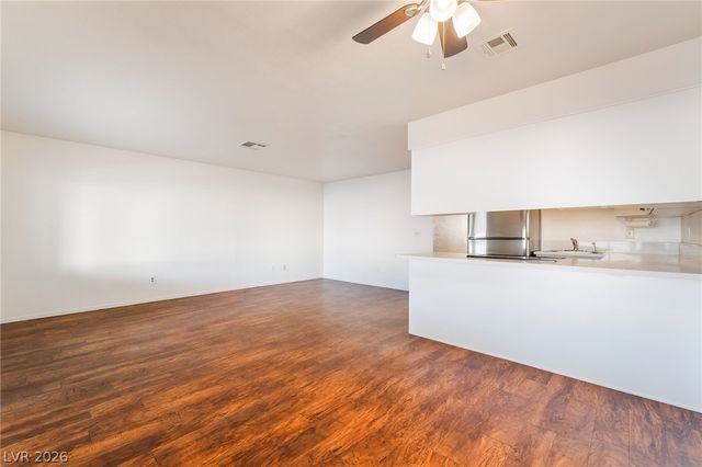1611 East HARMON Avenue 3, Las Vegas, NV 89119