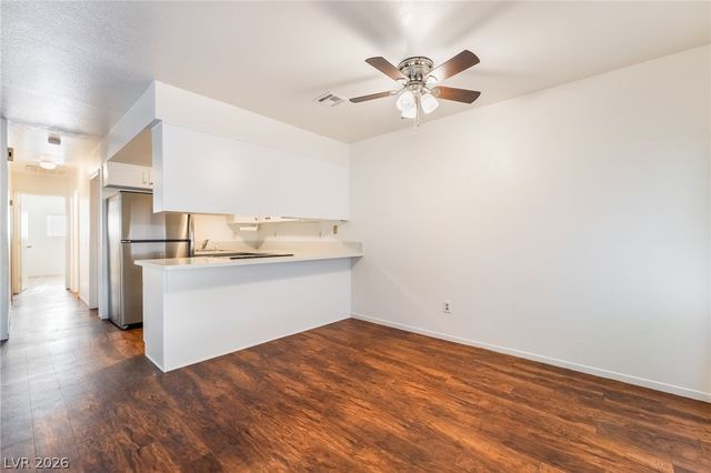 1611 East HARMON Avenue 3, Las Vegas, NV 89119