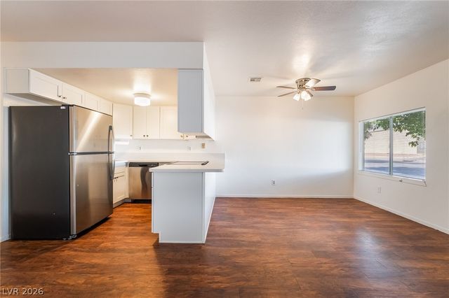 1611 East HARMON Avenue 3, Las Vegas, NV 89119