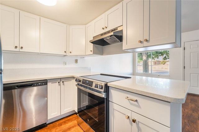 1611 East HARMON Avenue 3, Las Vegas, NV 89119