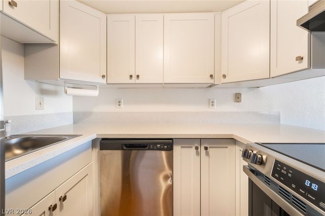 1611 East HARMON Avenue 3, Las Vegas, NV 89119