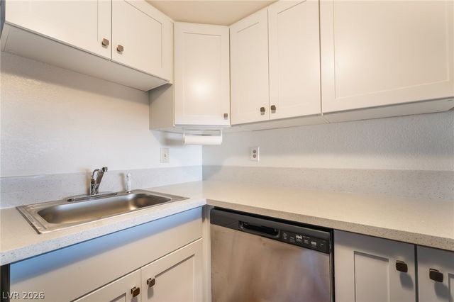 1611 East HARMON Avenue 3, Las Vegas, NV 89119