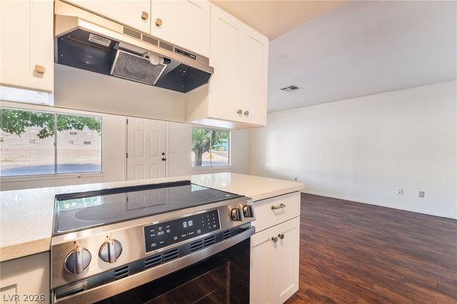1611 East HARMON Avenue 3, Las Vegas, NV 89119