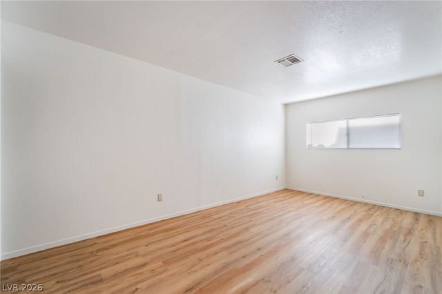 1611 East HARMON Avenue 3, Las Vegas, NV 89119