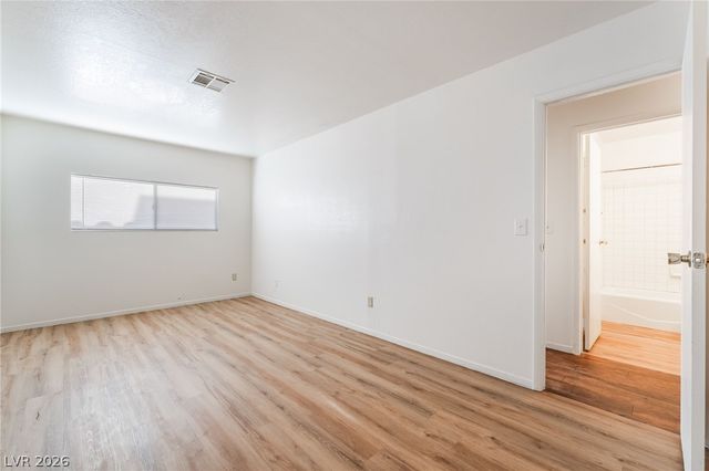 1611 East HARMON Avenue 3, Las Vegas, NV 89119