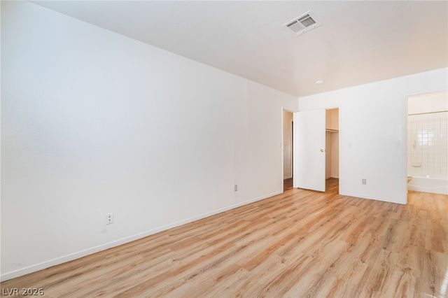1611 East HARMON Avenue 3, Las Vegas, NV 89119