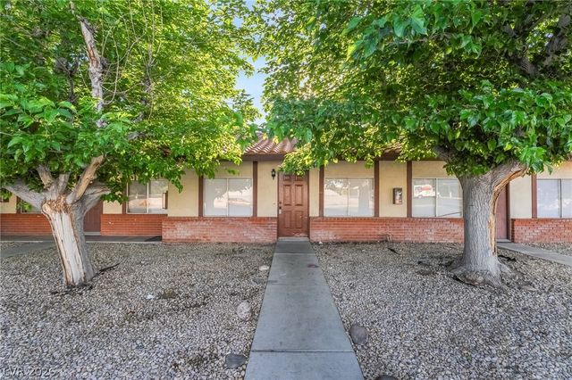 1611 East HARMON Avenue 3, Las Vegas, NV 89119