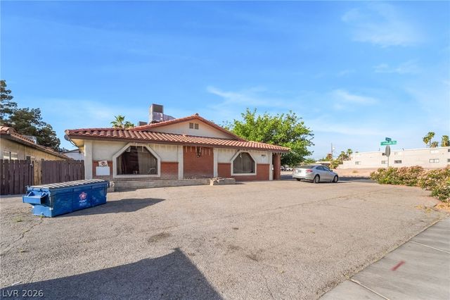 1611 East HARMON Avenue 3, Las Vegas, NV 89119