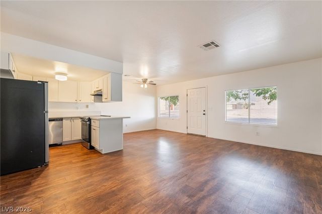 1611 East HARMON Avenue 3, Las Vegas, NV 89119