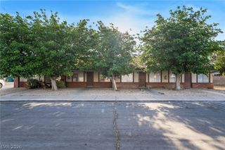 1611 East HARMON Avenue 3, Las Vegas, NV 89119