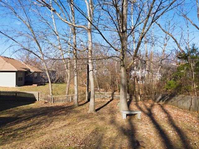 702 WOLF TRAIL, Columbia, MO 65201