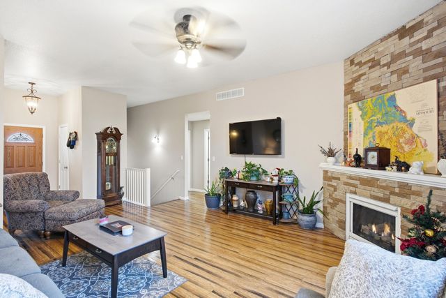 702 WOLF TRAIL, Columbia, MO 65201