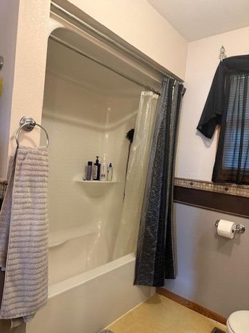 2404 Fruit Station Drive, Mountain Grove, MO 65711