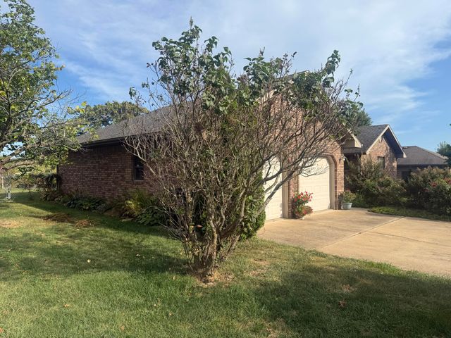 2404 Fruit Station Drive, Mountain Grove, MO 65711