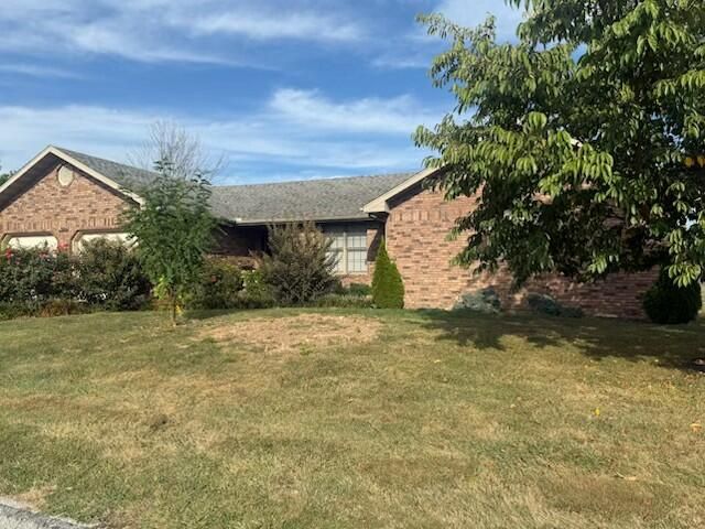 2404 Fruit Station Drive, Mountain Grove, MO 65711