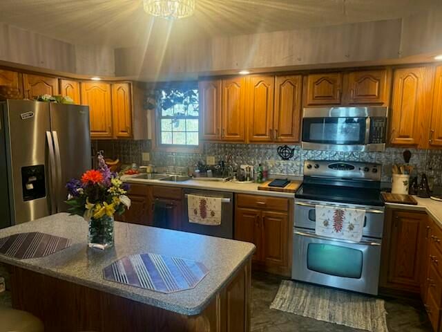 2404 Fruit Station Drive, Mountain Grove, MO 65711