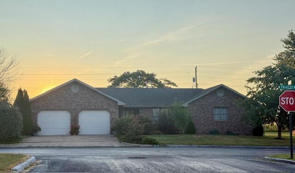 2404 Fruit Station Drive, Mountain Grove, MO 65711