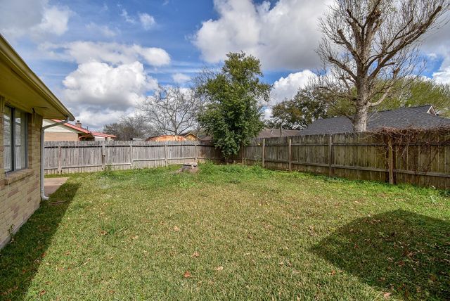 9426 Kingsvalley Street, Houston, TX 77075