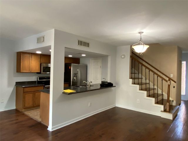 939 Memorial Village Drive 38, Houston, TX 77024