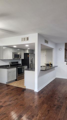 939 Memorial Village Drive 38, Houston, TX 77024