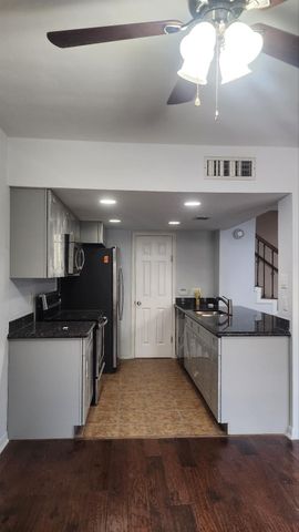 939 Memorial Village Drive 38, Houston, TX 77024