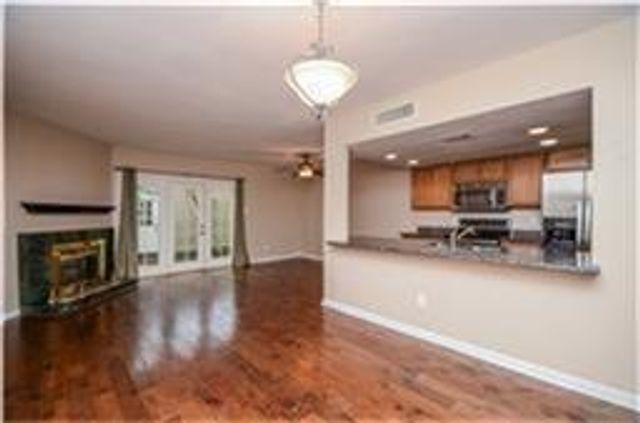 939 Memorial Village Drive 38, Houston, TX 77024