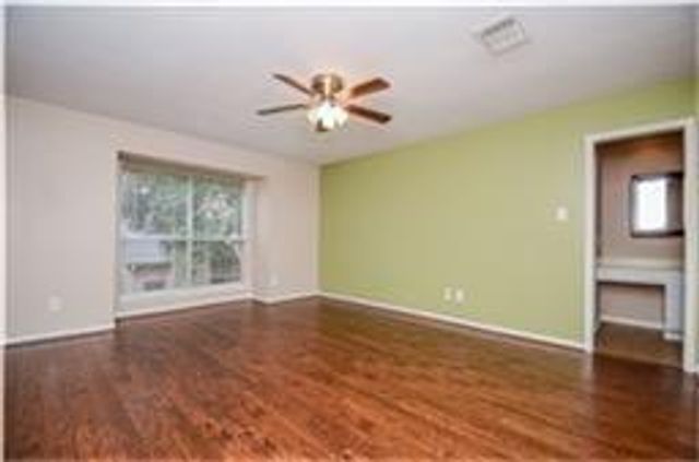 939 Memorial Village Drive 38, Houston, TX 77024