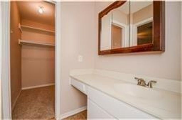 939 Memorial Village Drive 38, Houston, TX 77024