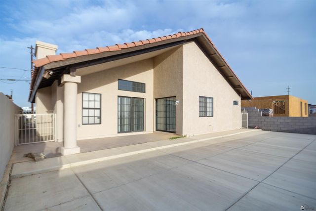 734 N Mesa St, San Luis, AZ 85349