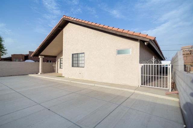 734 N Mesa St, San Luis, AZ 85349