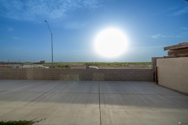 734 N Mesa St, San Luis, AZ 85349