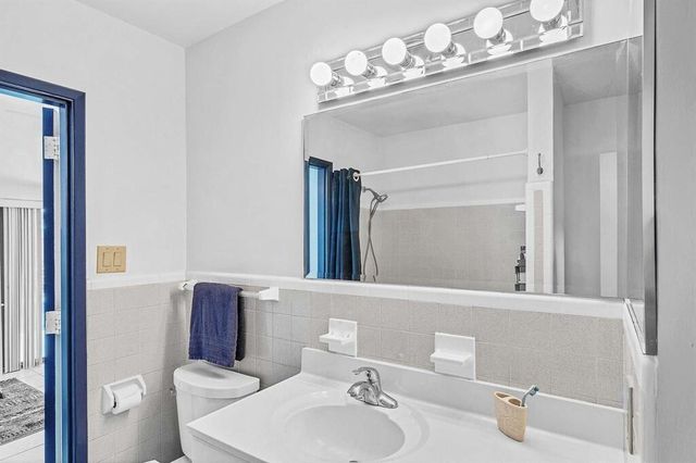 5351 NE 17th Terrace, Fort Lauderdale, FL 33334