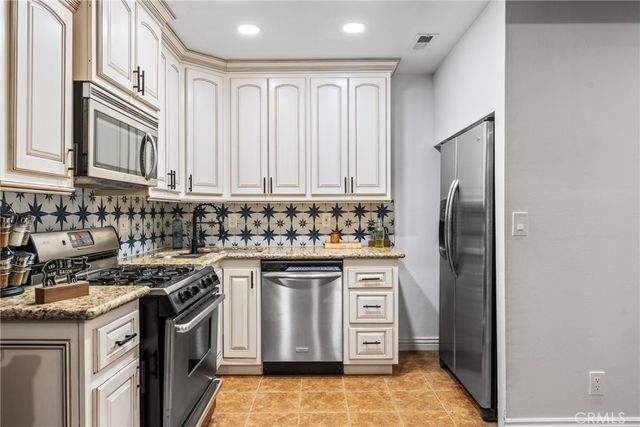 2371 Spring Oak, Running Springs, CA 92382