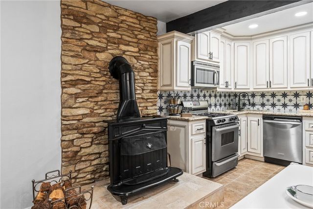 2371 Spring Oak, Running Springs, CA 92382