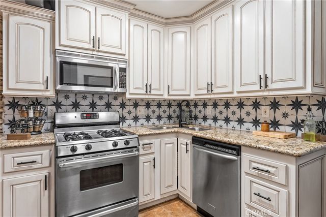 2371 Spring Oak, Running Springs, CA 92382