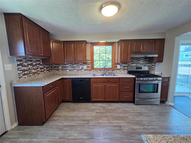 2703 EMERSON Avenue, Erie, PA 16508